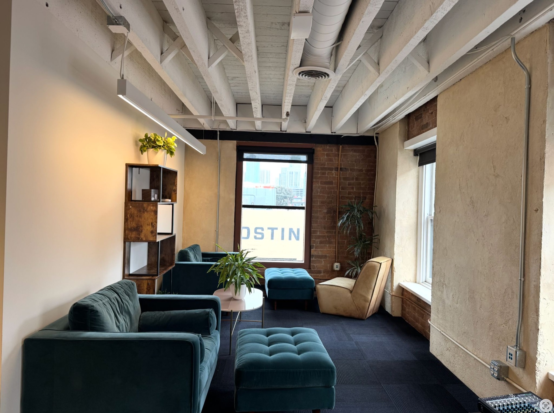 Lounge location scout